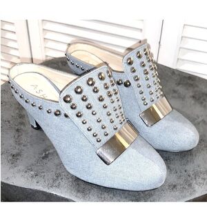 Ashro light Denim kitten heels with silver studs mules women’s 7